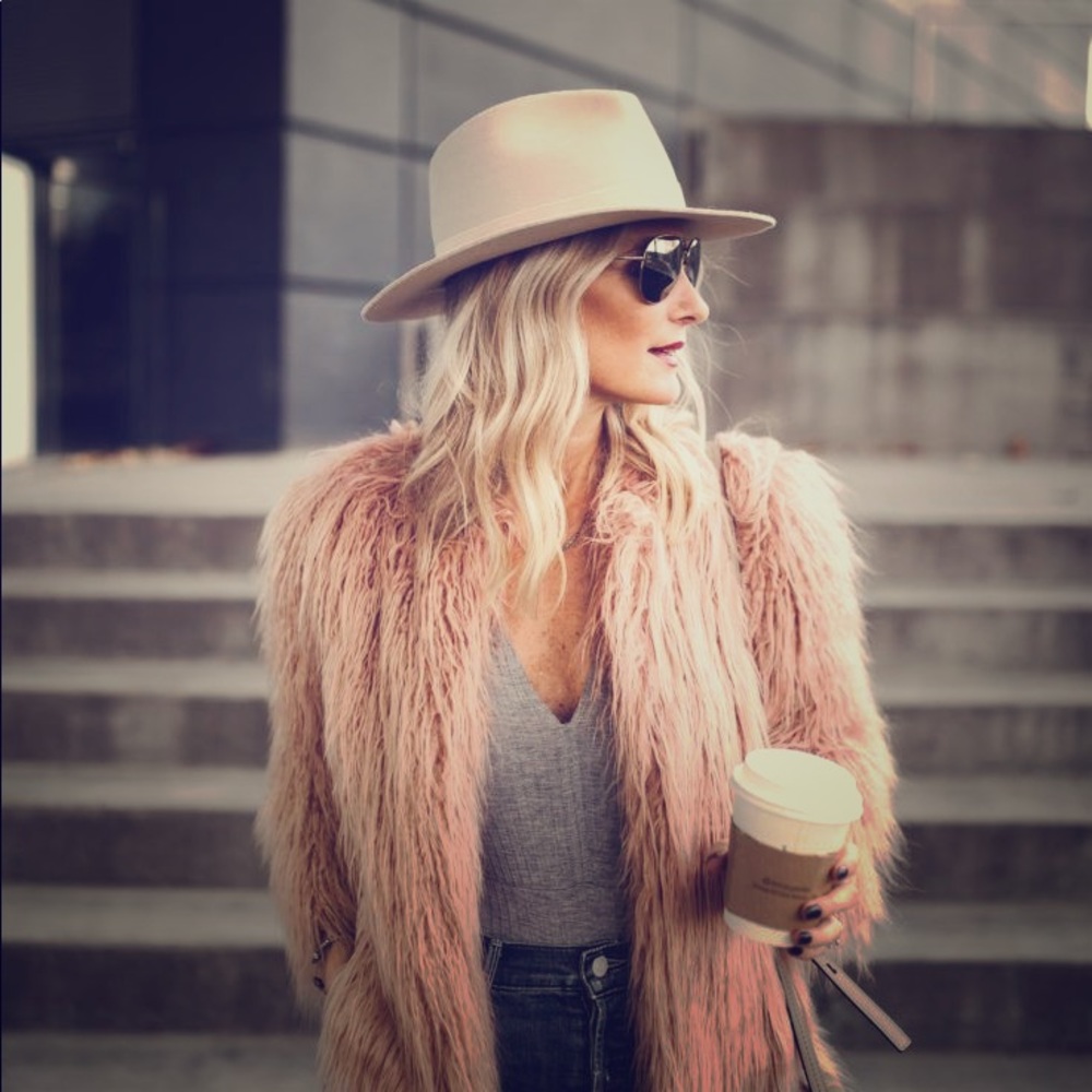 ❤️SALE PRICE FIRM❤️ GORGEOUS Theory Faux Jacket